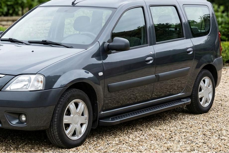 Dacia Logan MCV 2004–2014 Bočné nášľapy Allmond Black (2 ks, hliník) Image