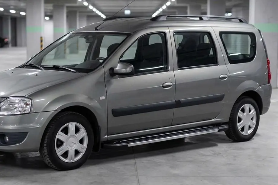 Dacia Logan MCV 2004–2014 Bočné nášľapy RedLine V1 (2 ks, hliník) Image