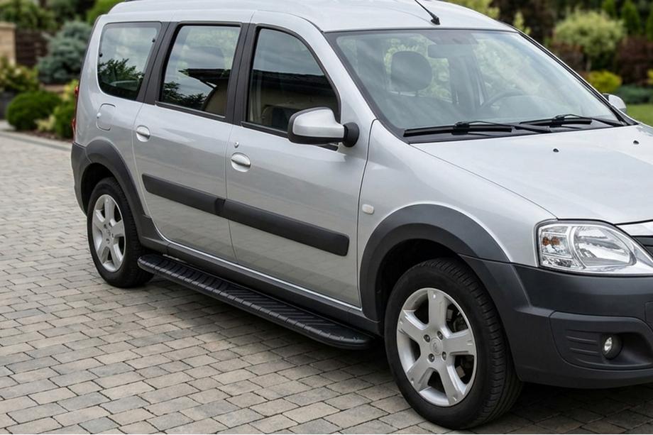 Dacia Logan MCV 2004–2014 Bočné nášľapy Bosphorus Black (2 ks, hliník) Image