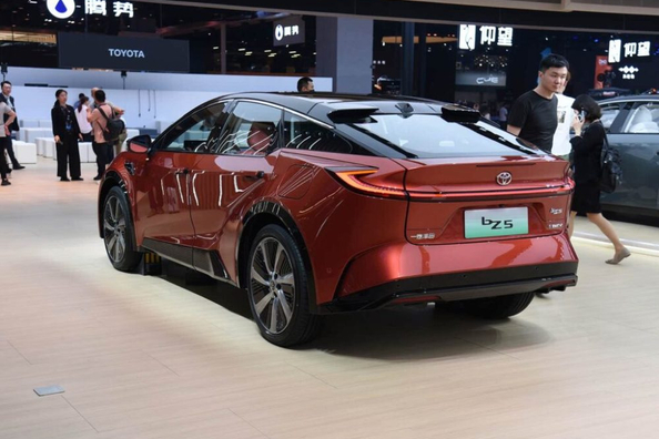 Toyota bZ5 2025: Technické údaje, výbava a fotografie Fotografia 4