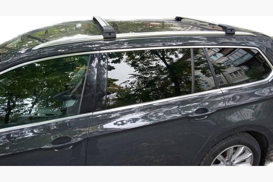 Volkswagen Passat B8 2015–2023 Strešné priečniky na integrované lyžiny, uzamykateľné na kľúč WingCarrier V2 (2 ks) Sivá Image