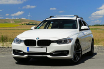 BMW 5. rad F10/F11 2010–2016 Strešné priečniky na integrované lyžiny, uzamykateľné na kľúč WingCarrier V2 (2 ks) Sivá fotografia 20