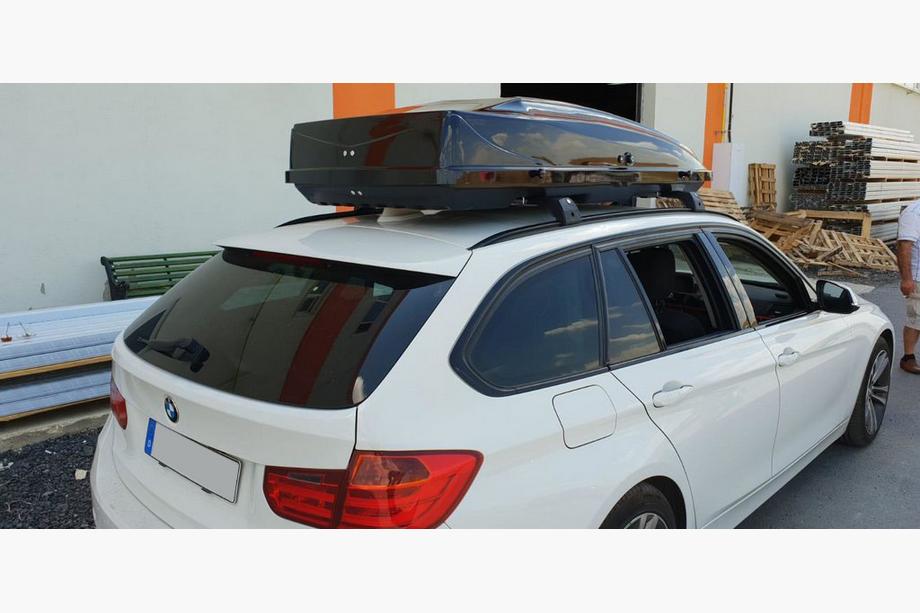 BMW 5. rad F10/F11 2010–2016 Strešné priečniky na integrované lyžiny, uzamykateľné na kľúč WingCarrier V2 (2 ks) Čierna Fotografia 19