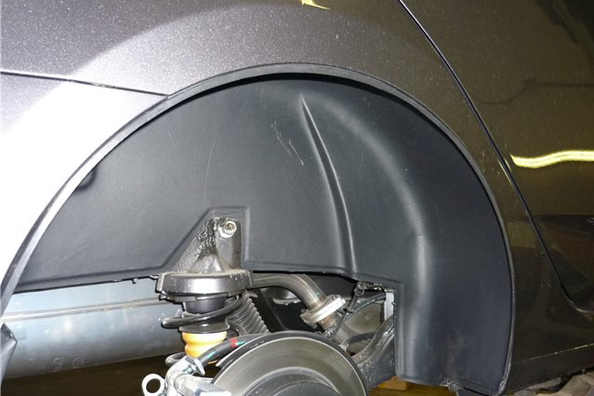 Z akého materiálu sú najlepšie podblatníky na auto?