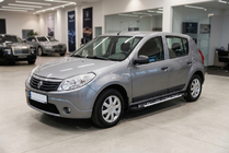 Dacia Sandero 2007–2013 Bočné nášľapy Sunrise (2 ks, hliník) fotografia 1
