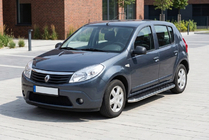 Renault Sandero 2007–2013 Bočné prahy Maydos V1 (2 ks, hliník ↗ nehrdzavejúca oceľ) fotografia 1