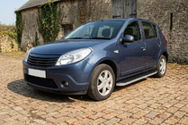 Renault Sandero 2007–2013 Bočné nášľapy Tayga Grey (2 ks, hliník) fotografia 1