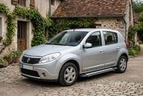Renault Sandero 2007–2013 Bočné nášľapy Rainbow (2 ks, hliník) fotografia 1