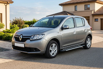 Dacia Sandero 2013–2020 Bočné nášľapy RedLine V1 (2 ks, hliník) fotografia 1