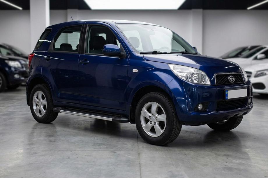 Daihatsu Terios 2006–2017 Bočné nášľapy RedLine V1 (2 ks, hliník) Image