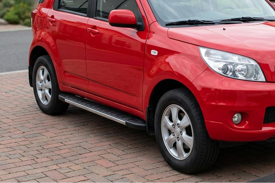 Daihatsu Terios 2006–2017 Bočné nášľapy Duru (2 ks, hliník) Image