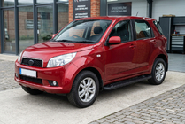 Daihatsu Terios 2006–2017 Bočné nášľapy RedLine Black (2 ks, hliník) fotografia 1