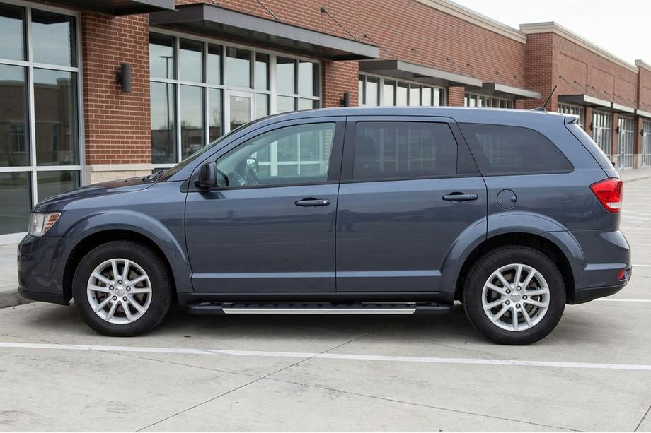 Fiat Freemont 2011–2016 Bočné nášľapy RedLine V1 (2 ks, hliník) Image