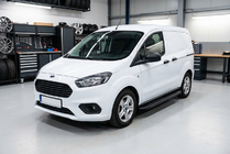 Ford Courier 2014–2023 Bočné nášľapy Bosphorus Black (2 ks, hliník) fotografia 1