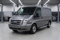 Ford Transit 2000–2014 Bočné nášľapy Sunrise (2 ks, hliník) fotografia 1