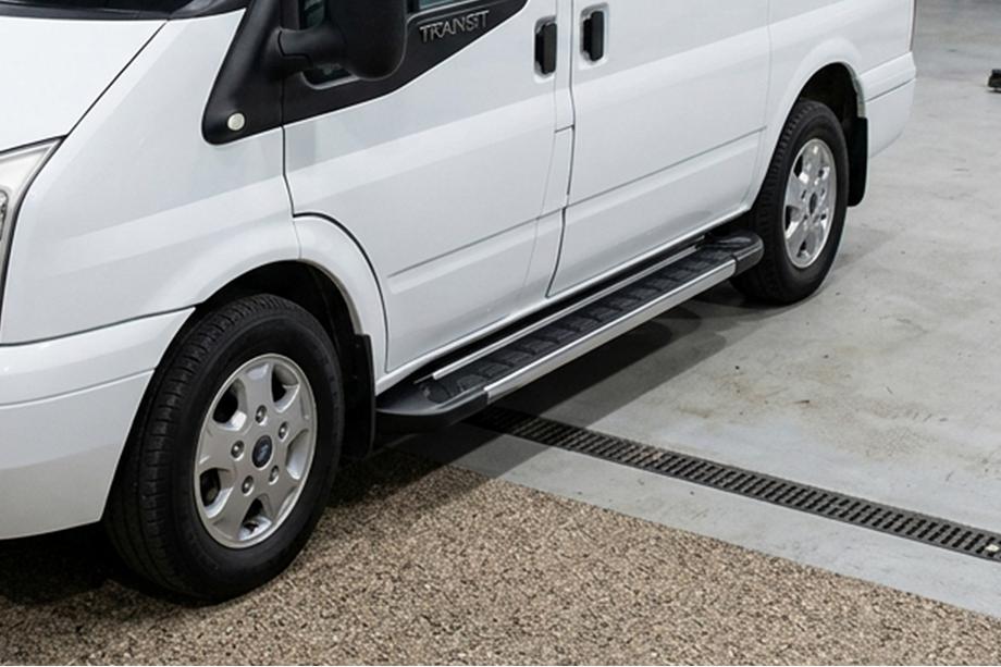 Ford Transit 2000–2014 Bočné nášľapy RedLine V1 (2 ks, hliník) Image