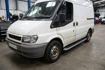 Ford Transit 2000–2014 Bočné nášľapy Tayga Grey (2 ks, hliník) fotografia 1
