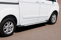 Ford Custom 2013–2022 Bočné nášľapy Line (2 ks, hliník) fotografia 1