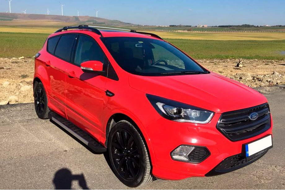 Ford Kuga/Escape 2013–2019 Bočné nášľapy RedLine V1 (2 ks, hliník) S lakovanými dverovými plechmi Fotografia 3