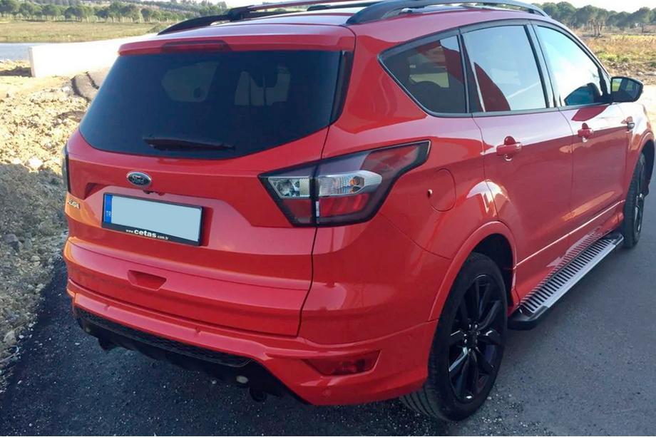 Ford Kuga/Escape 2013–2019 Bočné prahy Line (2 ks, hliník) S čiernymi dvernými lištami Fotografia 9