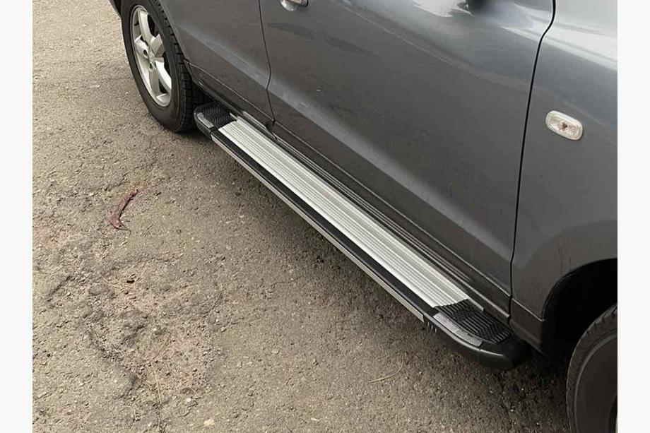 Hyundai Santa Fe 1 2000–2006 Bočné nášľapy Rainbow (2 ks, hliník) Image