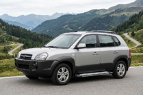 Hyundai Tucson JM 2004– Bočné nášľapy Rainbow (2 ks, hliník) fotografia 1