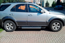 Kia Sorento I BL 2002–2009 Bočné nášľapy RedLine V1 (2 ks, hliník) fotografia 4