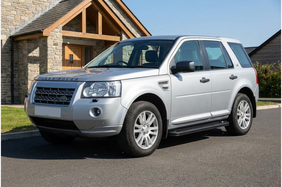Land Rover Freelander II 2006–2014 Bočné nášľapy Allmond Black (2 ks, hliník) Image