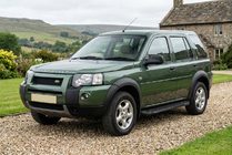 Land Rover Freelander I 1997–2006 Bočné nášľapy RedLine Black (2 ks, hliník) fotografia 1