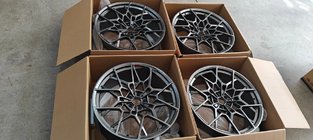 BMW radu 7 G70/G71 2022– Kované OEM disky R22 V7 (4 ks) fotografia 8