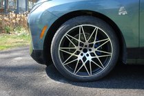 BMW iX (I20) 2022– Kované OEM disky R22 (4 ks) fotografia 5