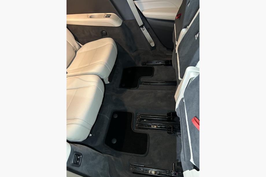 Mercedes GLS X167 2019– Prémiové textilné rohože do interiéru (3 rady, čierne) Fotografia 3