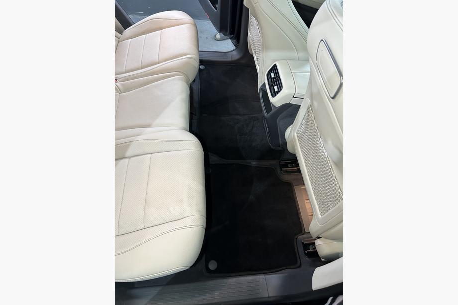 Mercedes GLS X167 2019– Prémiové textilné rohože do interiéru (3 rady, čierne) Fotografia 2