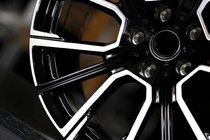 BMW radu 7 G70/G71 2022– Kované disky OEM R22 V1 (4 ks) fotografia 3