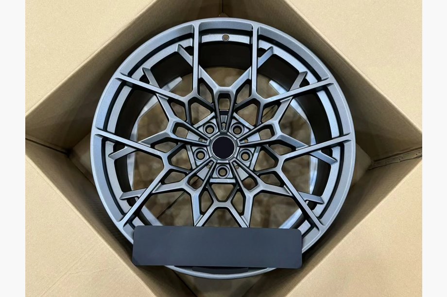 BMW radu 7 G70/G71 2022– Kované disky OEM R22 V6 (4 ks) Image