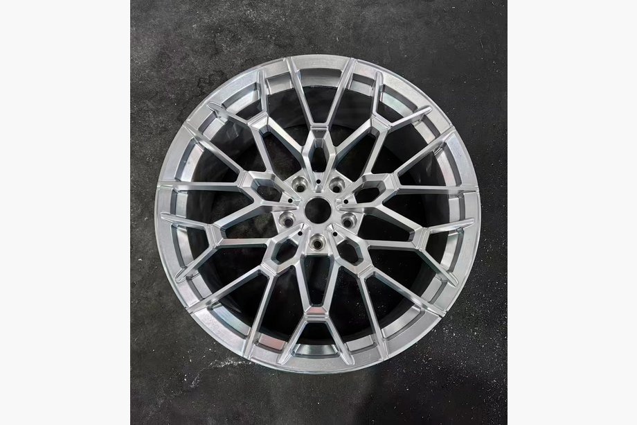 BMW 5/i5 séria G60/G60E/G61 2023– Kované disky OEM R22 V2 (4 ks) Fotografia 1