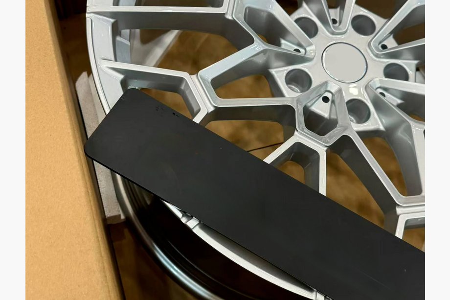 BMW 5/i5 séria G60/G60E/G61 2023– Kované disky OEM R22 V2 (4 ks) Fotografia 13