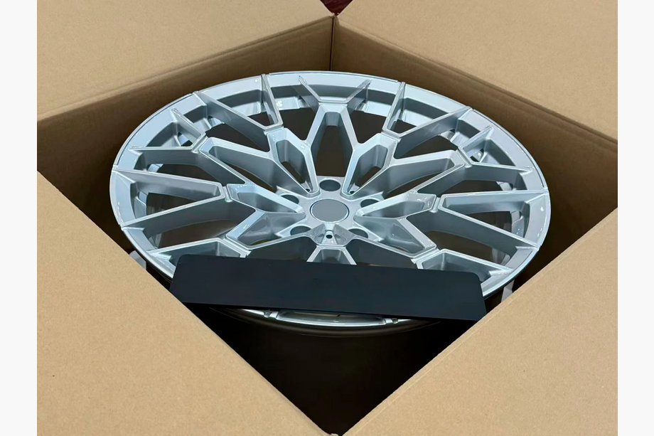 BMW 5/i5 séria G60/G60E/G61 2023– Kované disky OEM R22 V2 (4 ks) Fotografia 15