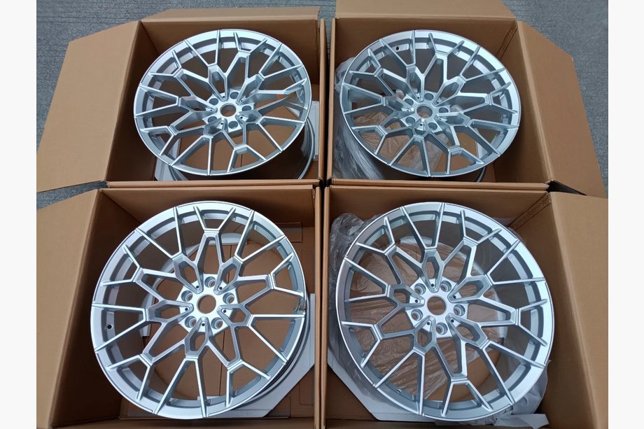 BMW 5/i5 séria G60/G60E/G61 2023– Kované disky OEM R22 V2 (4 ks) Fotografia 7