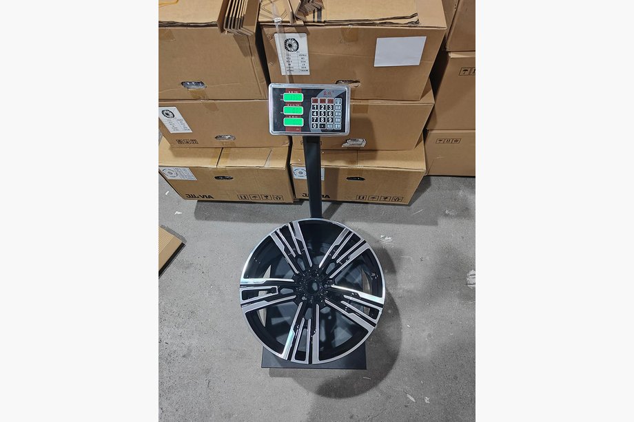 BMW radu 7 G70/G71 2022– OEM kované disky R21 (4 ks) Fotografia 12