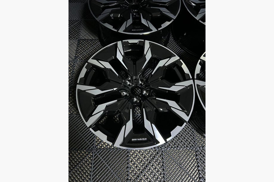 BMW 5/i5 séria G60/G60E/G61 2023– Kované disky OEM R21 V3 (4 ks) Image