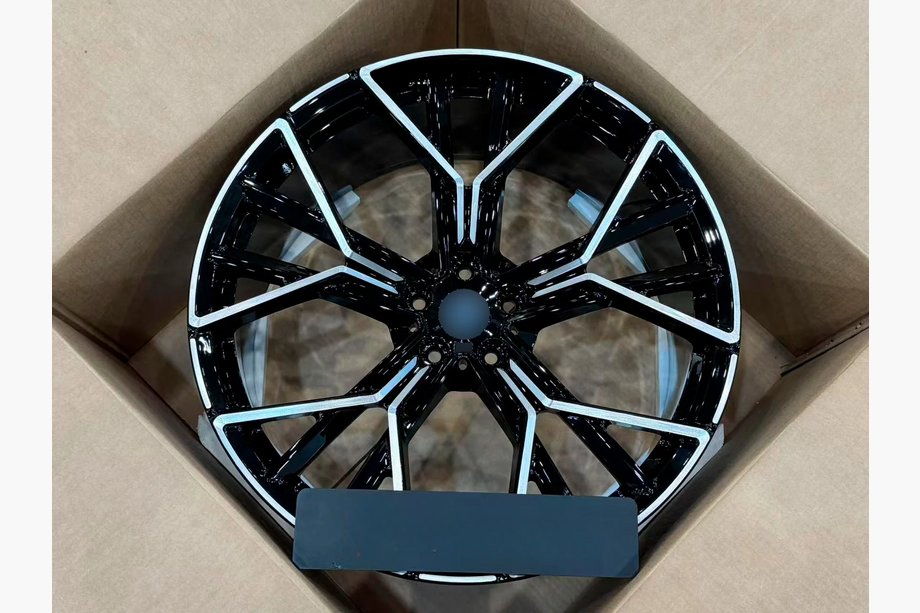 BMW X7 G07 2019– Kované disky OEM R22 V6 (4 ks) Image