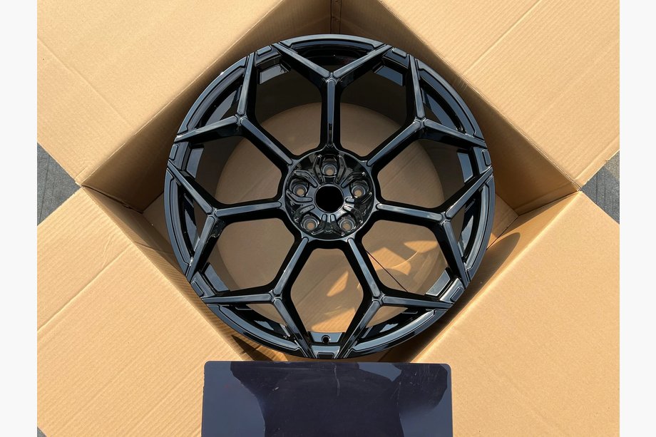 Lamborghini Urus 2018– Kované disky OEM R23 V4 (4 ks) Image