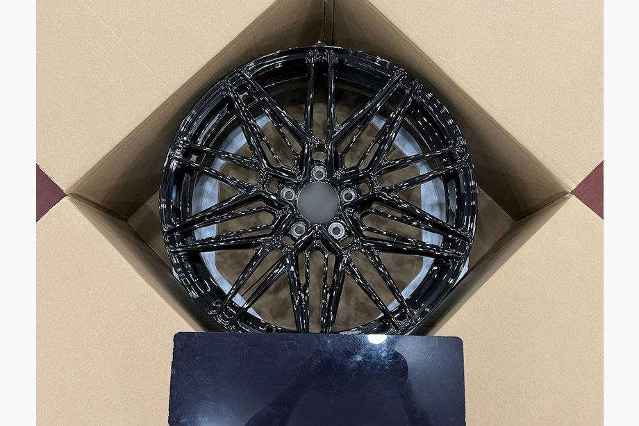 Mercedes trieda C W204 2007–2015 Kované OEM disky R19 (4 ks) Image