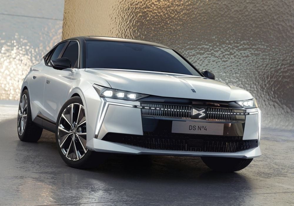 Test DS N°4 2025: hybridné verzie pre ekologický prémiový segment