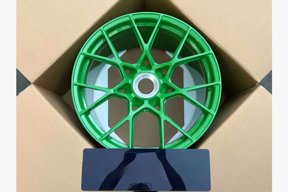Porsche 911 (992) 2018– Kované OEM disky R20/R21 V13 (4 ks) Image