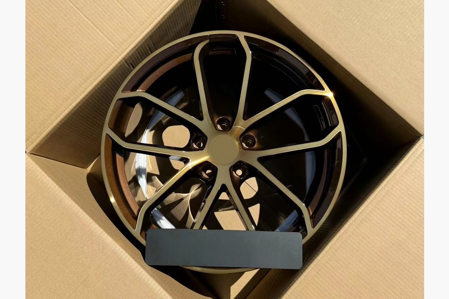 Porsche Panamera 2016–2023 OEM kované disky R21 (4 ks) Image