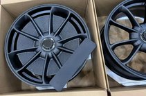 Porsche Boxster/Cayman 982 (718) 2016– Kované disky OEM R20 V5 (4 ks) fotografia 11