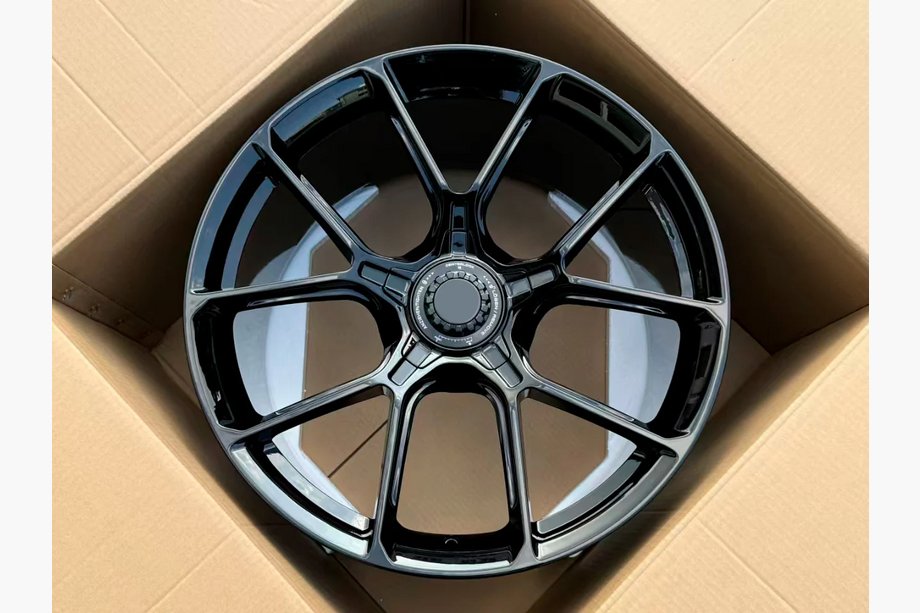 Porsche 911 (992) 2018– Kované OEM disky R20 R21 V30 (4 ks) Image