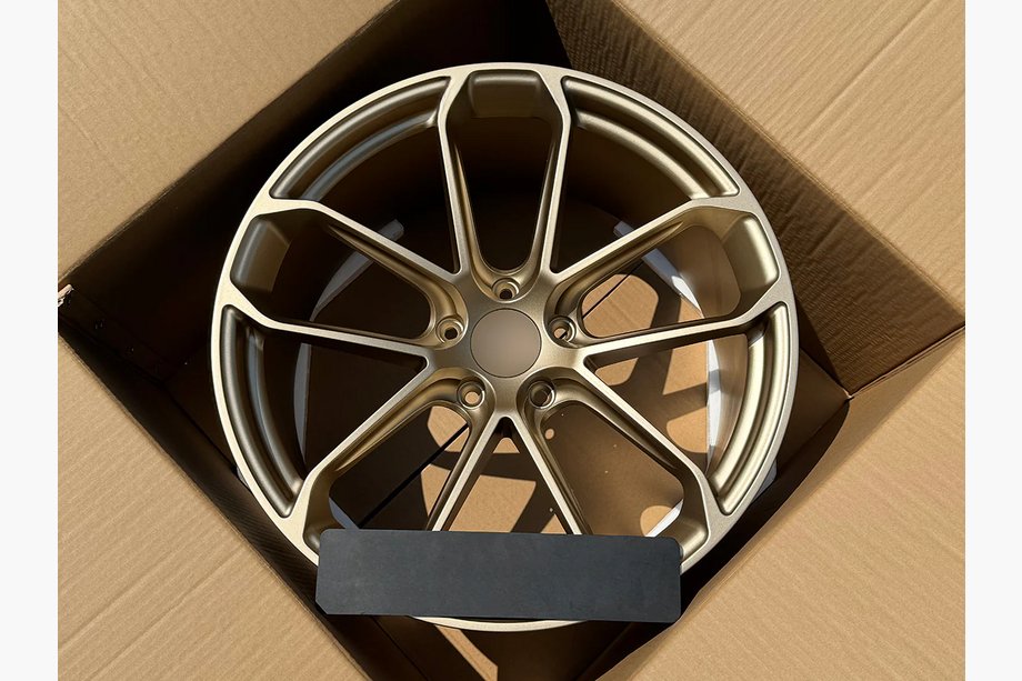 Porsche Cayenne 2018– Kované OEM disky R22 V7 (4 ks) Image